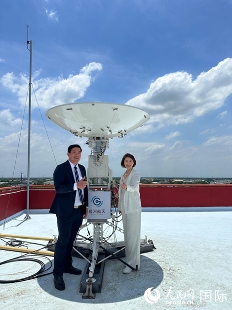 中泰兩國(guó)校企合作共贏。左為馬漢科理工大學(xué)校長(zhǎng)帕納威·普卡亞多，右為銀河航天聯(lián)合創(chuàng)始人劉暢。人民網(wǎng)記者 簡(jiǎn)承淵攝