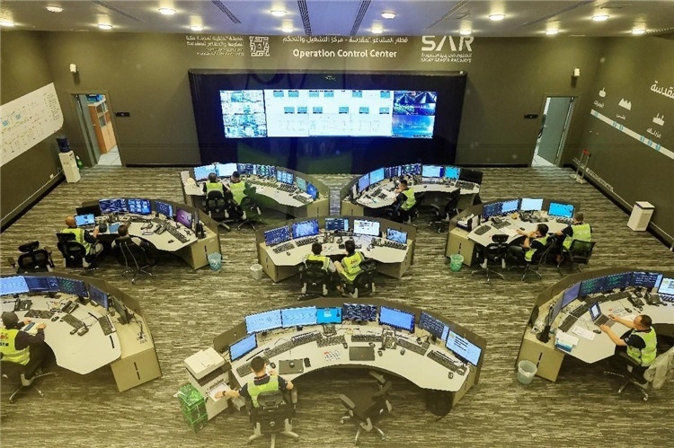 圖為運營指揮中心一景。中國鐵建供圖