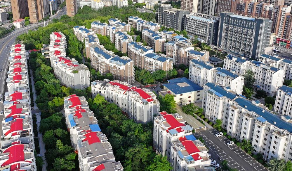 6月19日拍攝的長(zhǎng)城花園社區(qū)（無人機(jī)照片）。