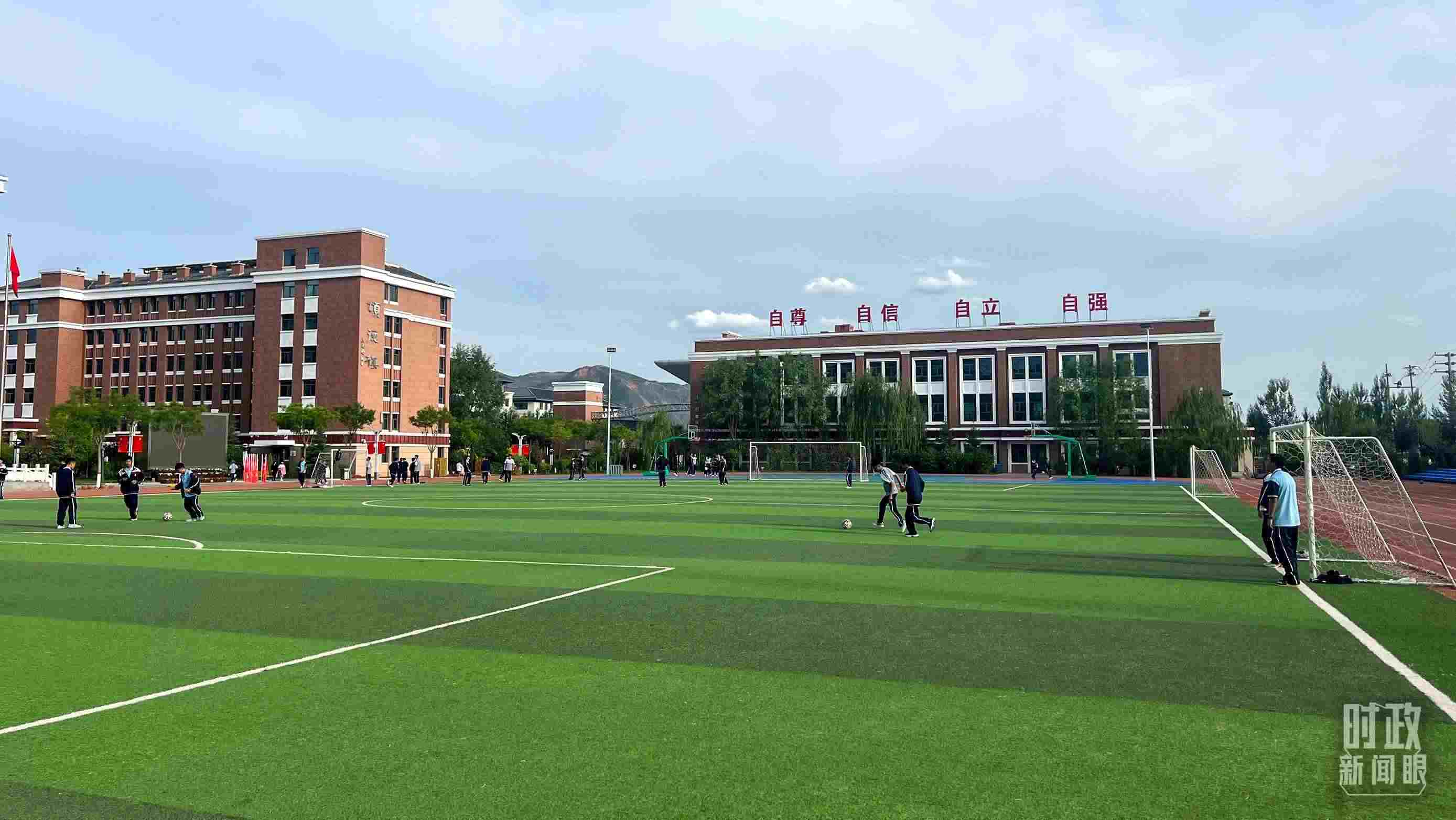 △果洛西寧民族中學。（總臺央視記者楊波、楊新禹拍攝）
