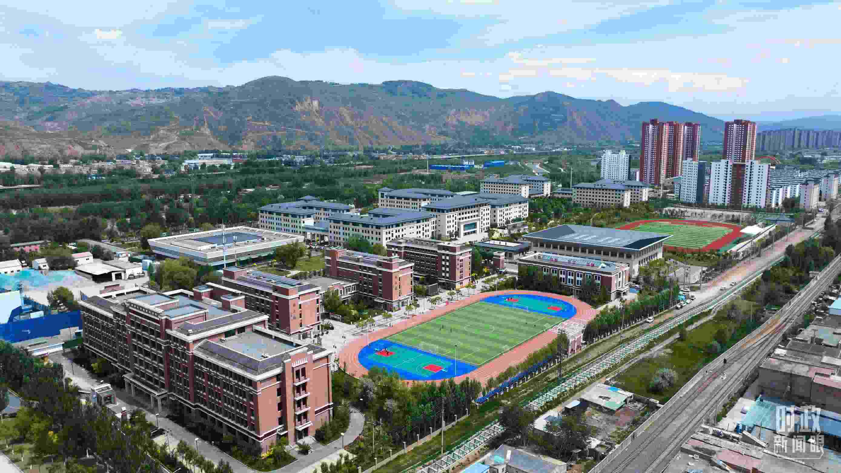 △果洛西寧民族中學。（總臺記者閆懋鵬拍攝）