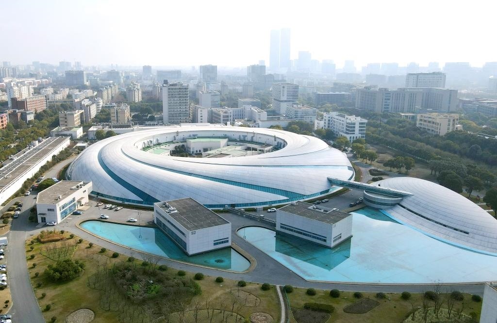 位于上海張江科學(xué)城的“上海光源”（2024年2月27日攝，無人機(jī)照片）。新華社記者 方喆 攝