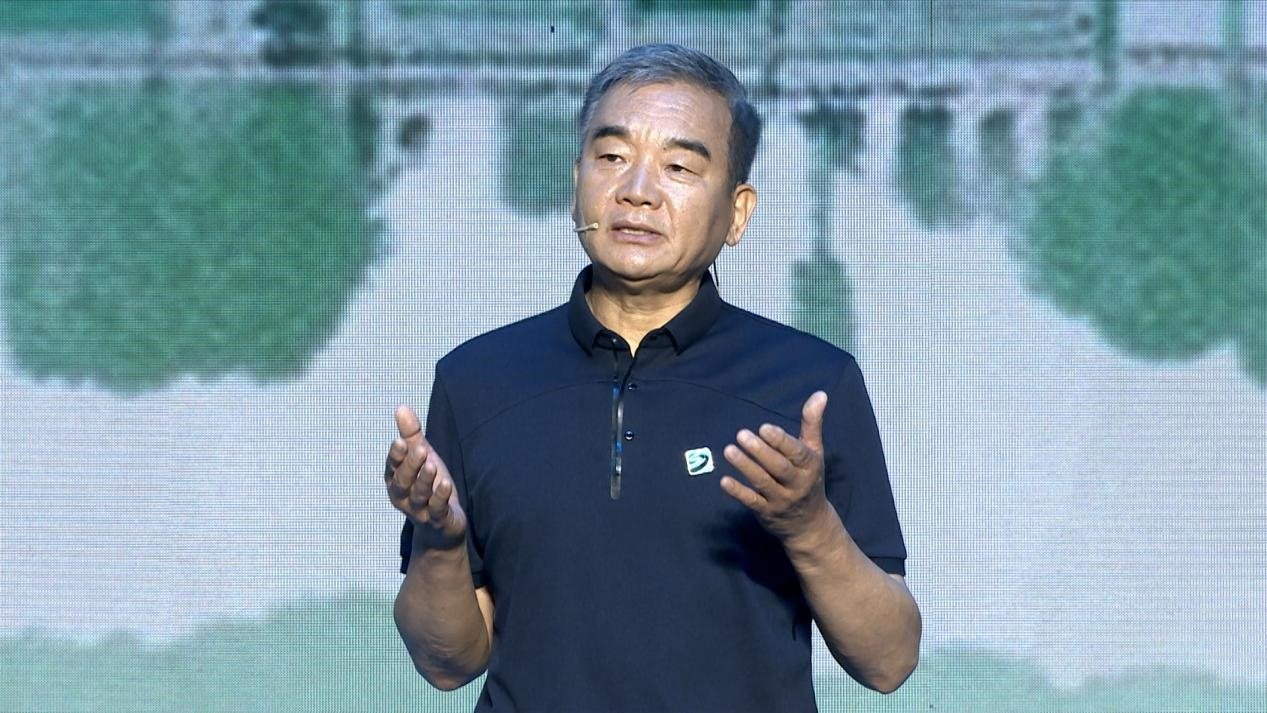 中國博物館協(xié)會理事長劉曙光現(xiàn)場講述。