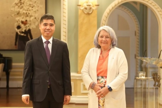 6月26日，中國(guó)駐加拿大大使王鏑向加拿大總督西蒙遞交國(guó)書(shū)。