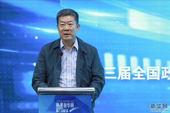 中國版權(quán)協(xié)會理事長、第十三屆全國政協(xié)文化文史和學(xué)習(xí)委員會副主任、新聞出版總署原副署長、國家版權(quán)局原副局長閻曉宏現(xiàn)場致辭