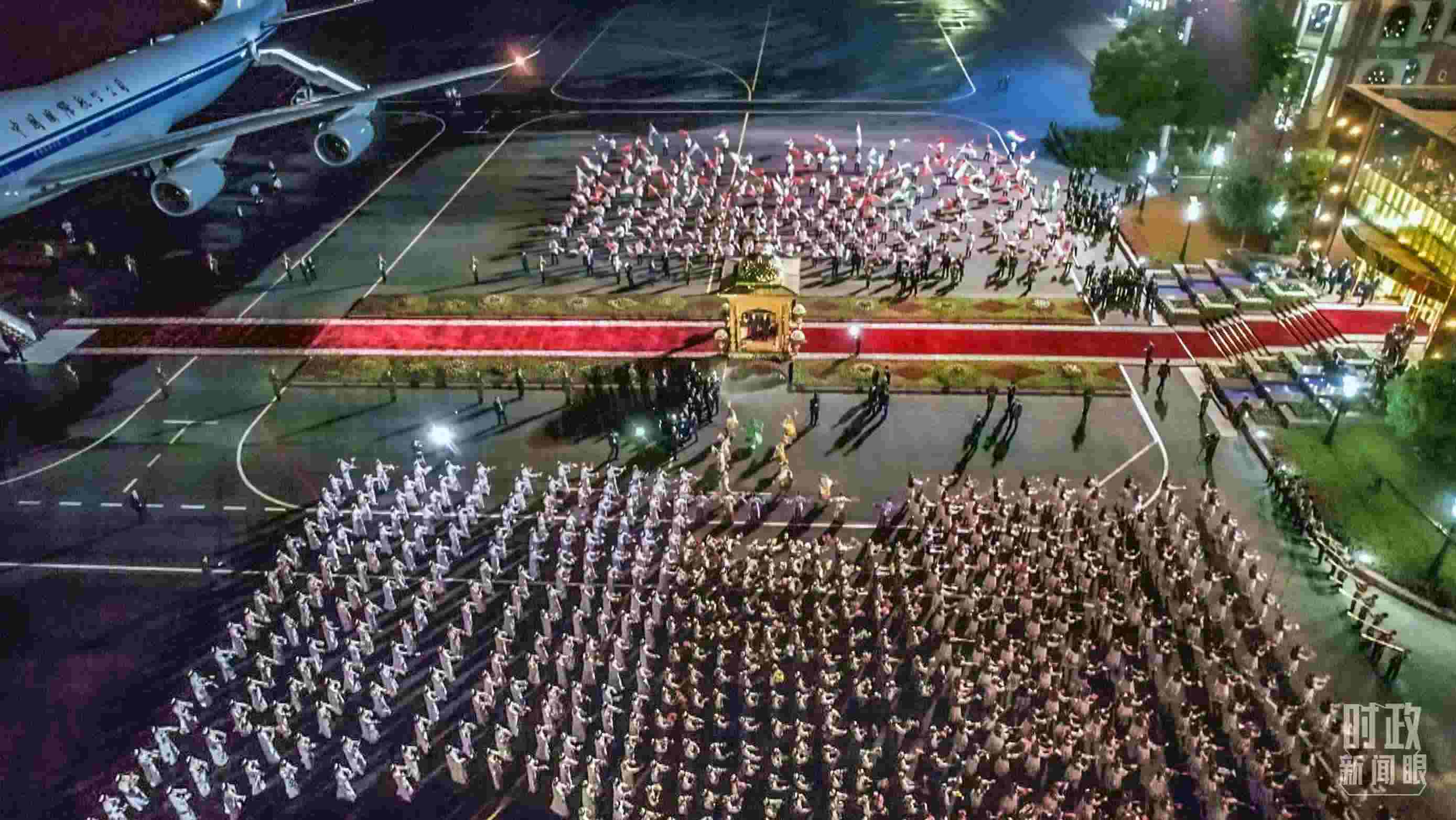 △塔方在機(jī)場舉行的盛大迎賓儀式。（總臺央視記者邢彬）