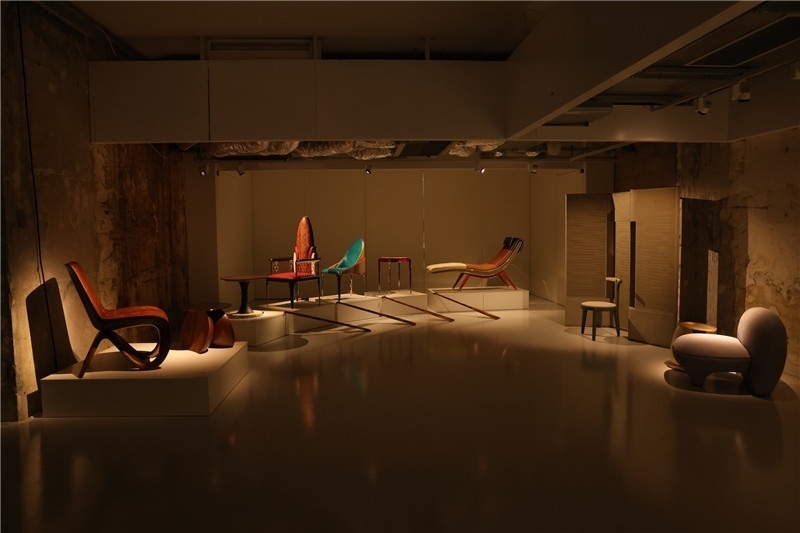 《新生萬物-中國非遺與當(dāng)代設(shè)計展》展廳。陽光媒體集團供圖