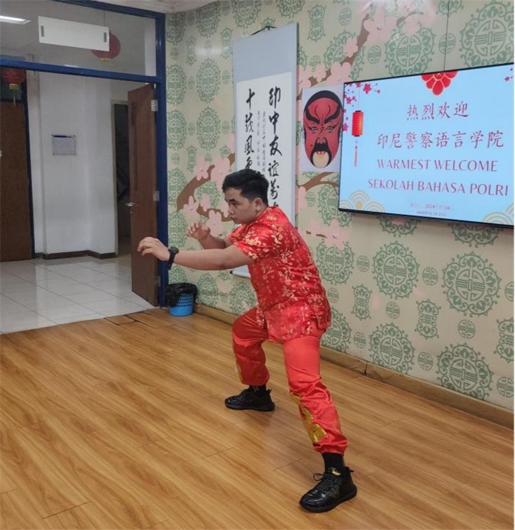 警察學(xué)員表演武術(shù)。活動主辦方供圖