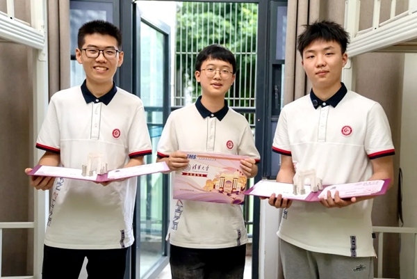 王子源（左）、母翰堯（中）、郭洋君（右）。清華大學(xué)供圖