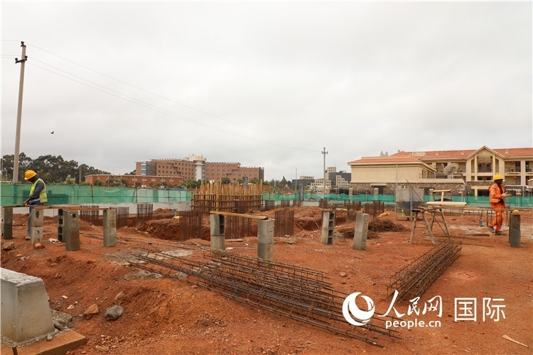 圖為孔子學院項目施工現(xiàn)場。人民網(wǎng)記者 沈小曉攝。