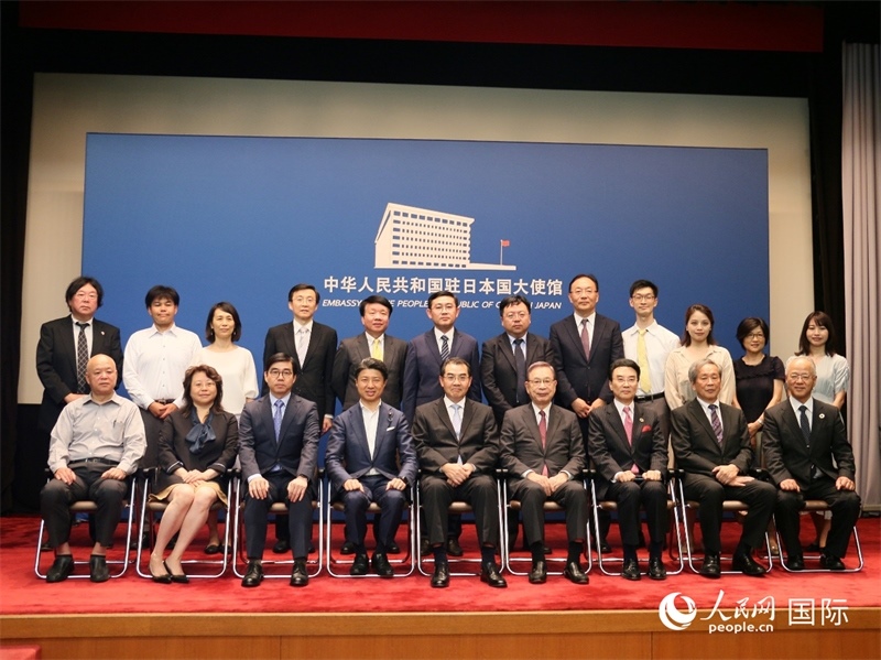 現(xiàn)場(chǎng)嘉賓合影。人民網(wǎng) 許可攝