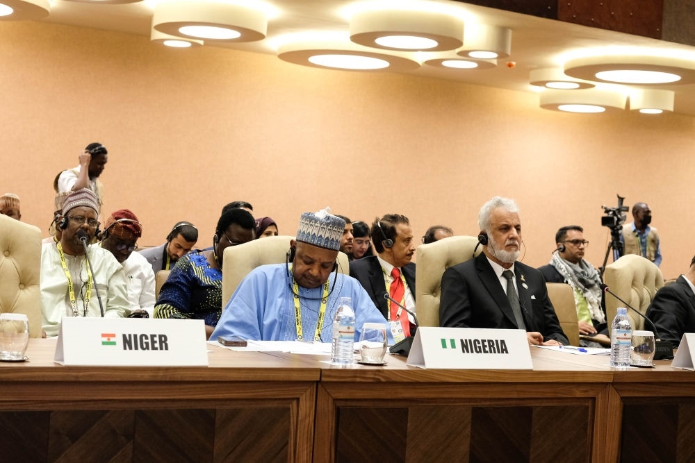 1月20日，與會(huì)代表出席在烏干達(dá)首都坎帕拉舉行的不結(jié)盟運(yùn)動(dòng)第19次峰會(huì)閉幕式。新華社發(fā)（阿佳拉·納瓦達(dá)攝）