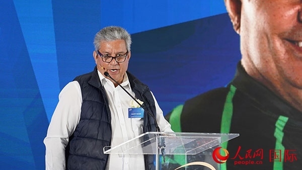 茨瓦尼市市長(zhǎng)委員會(huì)成員漢內(nèi)斯·科茲致辭。人民網(wǎng) 張茜攝