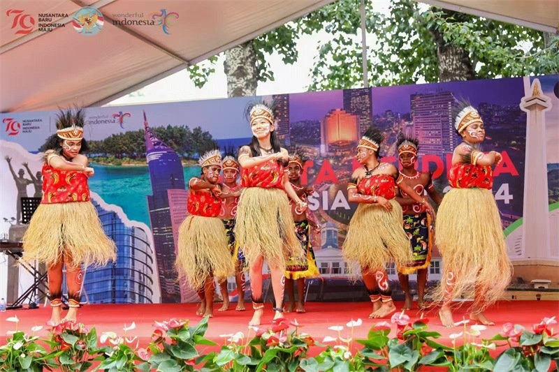 印尼在華留學(xué)生表演民族特色舞蹈。