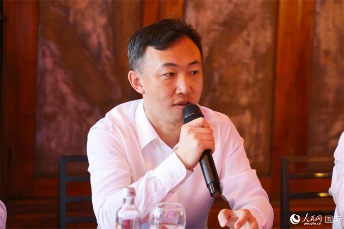 中國(guó)駐里約熱內(nèi)盧代總領(lǐng)事王海濤在座談會(huì)上致辭。人民網(wǎng)記者 陳海琪攝