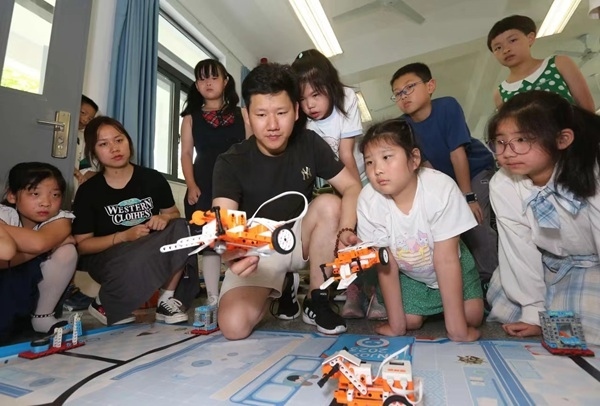 暑托班智能小車課。