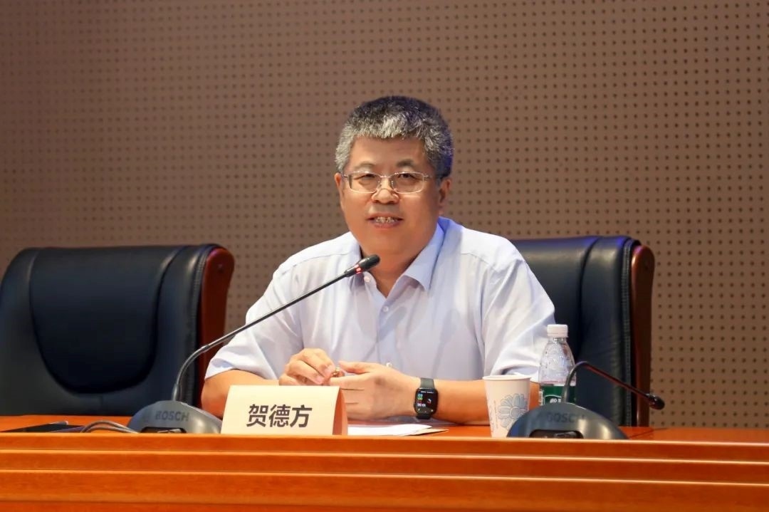 國務院參事、科技部原副秘書長、中國科技評估與成果管理研究會理事長賀德方致辭。主辦方供圖