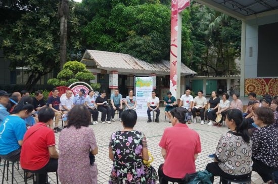  南寧市青秀區(qū)新竹社區(qū)召開“竹聲傾談”民情懇談會。（李抒蓉 攝）