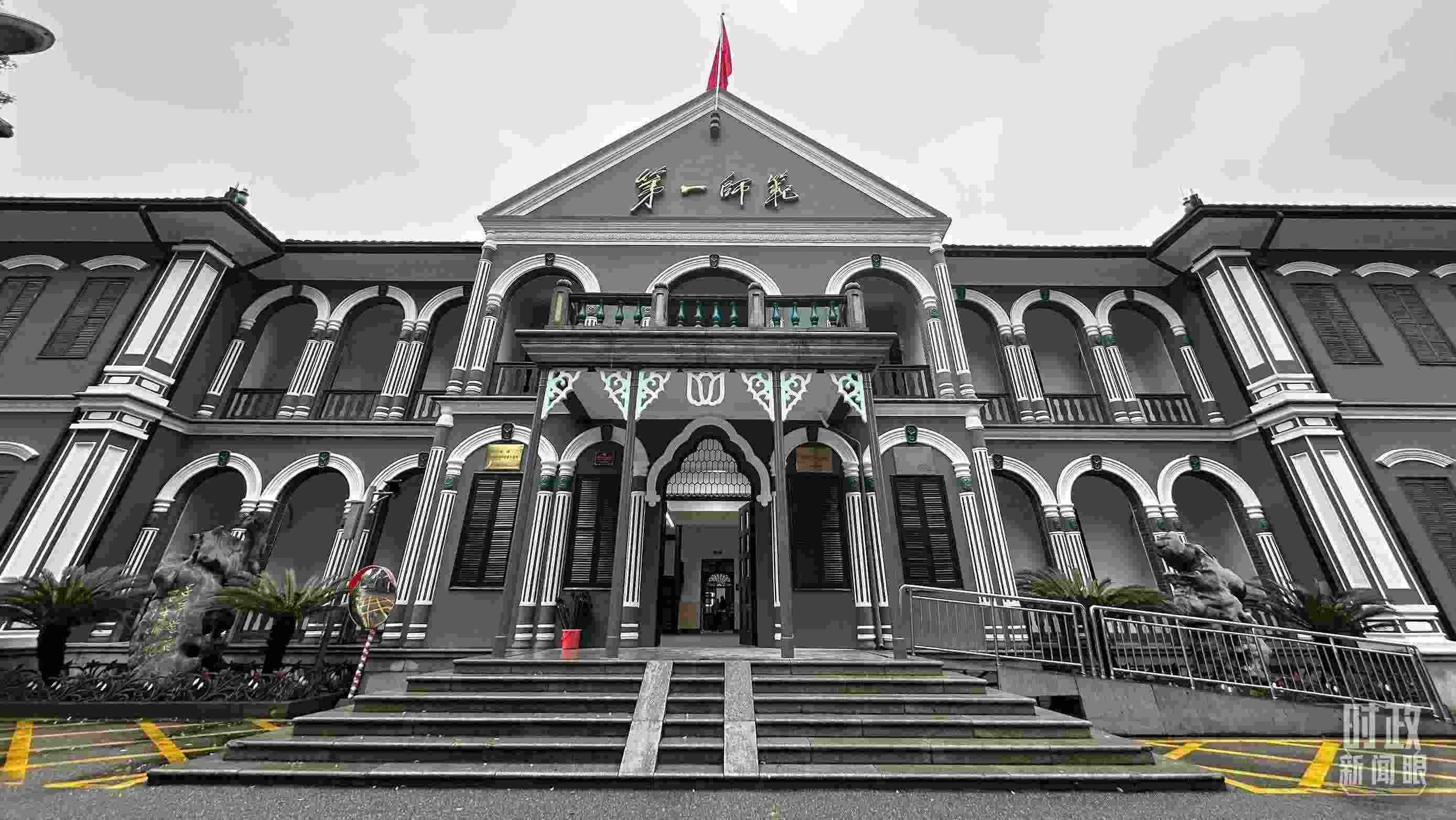  △2024年3月，習(xí)近平來(lái)到湖南第一師范學(xué)院（城南書院校區(qū)）考察。當(dāng)時(shí)他說，國(guó)家要強(qiáng)大，必須辦好教育。（總臺(tái)央視記者覃思拍攝）