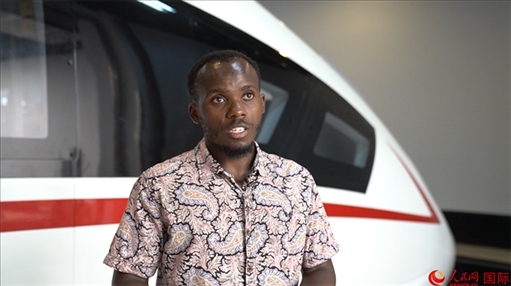 北京交通大學(xué)肯尼亞籍留學(xué)生卡里烏接受人民網(wǎng)采訪。人民網(wǎng) 周琳佳攝