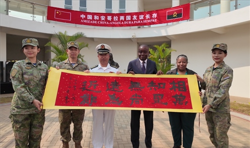 向內(nèi)圖大學(xué)贈送書法作品。內(nèi)圖大學(xué)孔子學(xué)院供圖