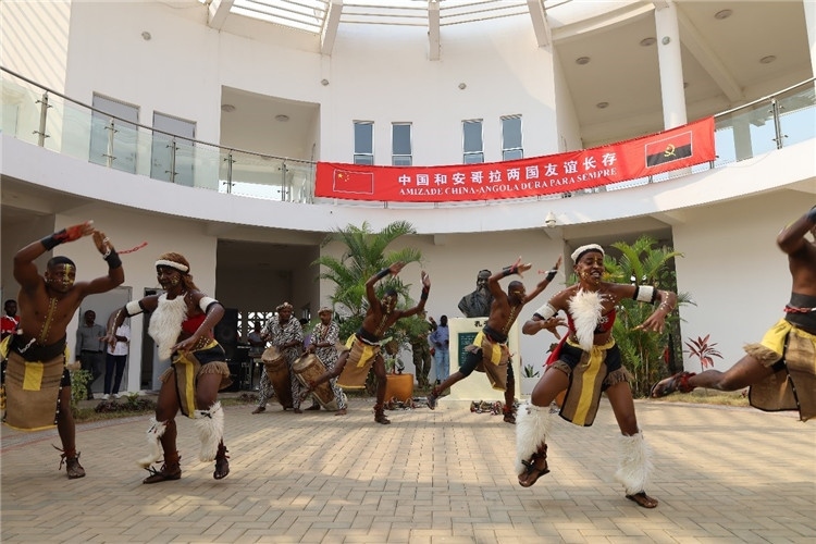 安哥拉民族舞。內(nèi)圖大學(xué)孔子學(xué)院供圖