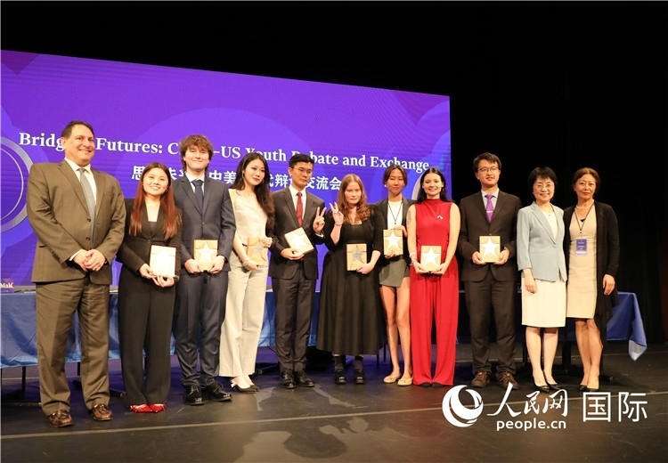 3、當(dāng)天還舉行了以“中美青年未來說”為主題的中美“Z世代”辯論交流會。 人民網(wǎng)記者 李志偉攝