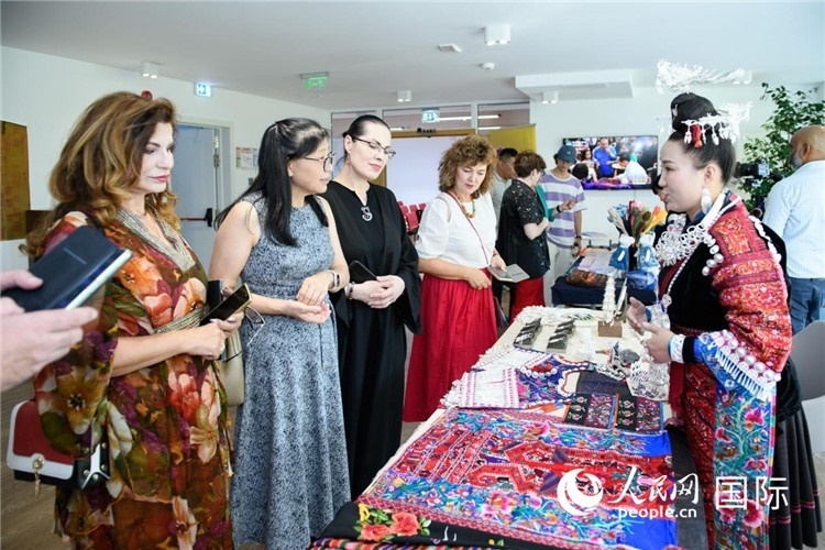 苗族銀器展示。傅永山攝