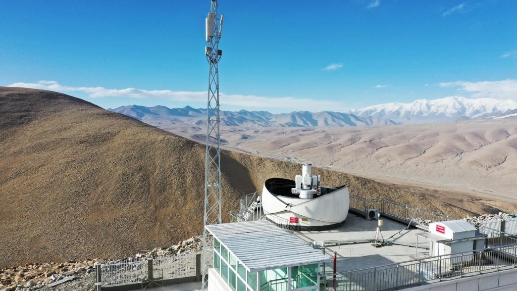 正在運行的塔縣星地激光通信地面站。（中國科學(xué)院空天信息創(chuàng)新研究院供圖）