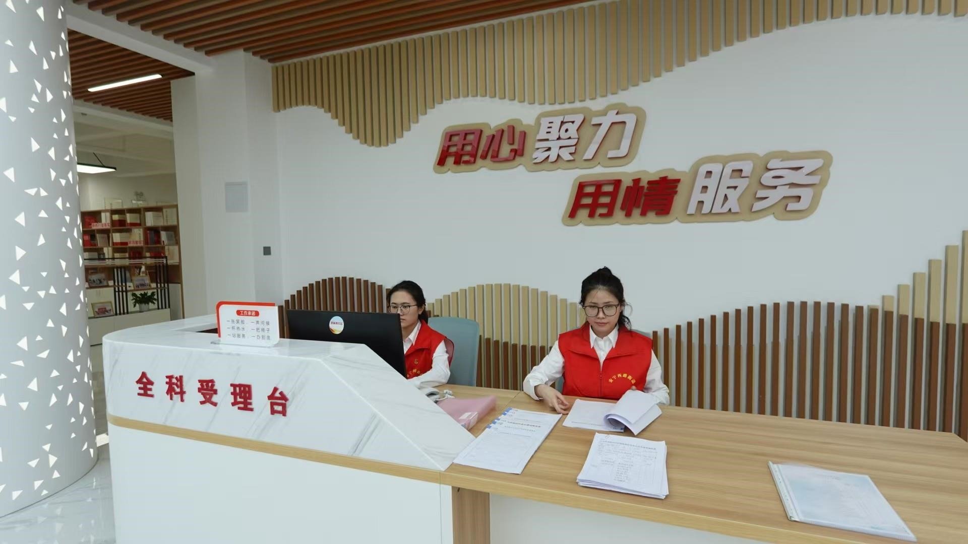 △這是蘭州市棗林西社區(qū)黨群服務中心。（總臺央視記者范凱拍攝）