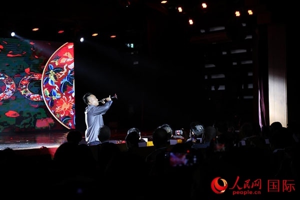 演出現(xiàn)場(chǎng)，演員帶來(lái)嗩吶獨(dú)奏《看秧歌》。人民網(wǎng)記者 楊一攝