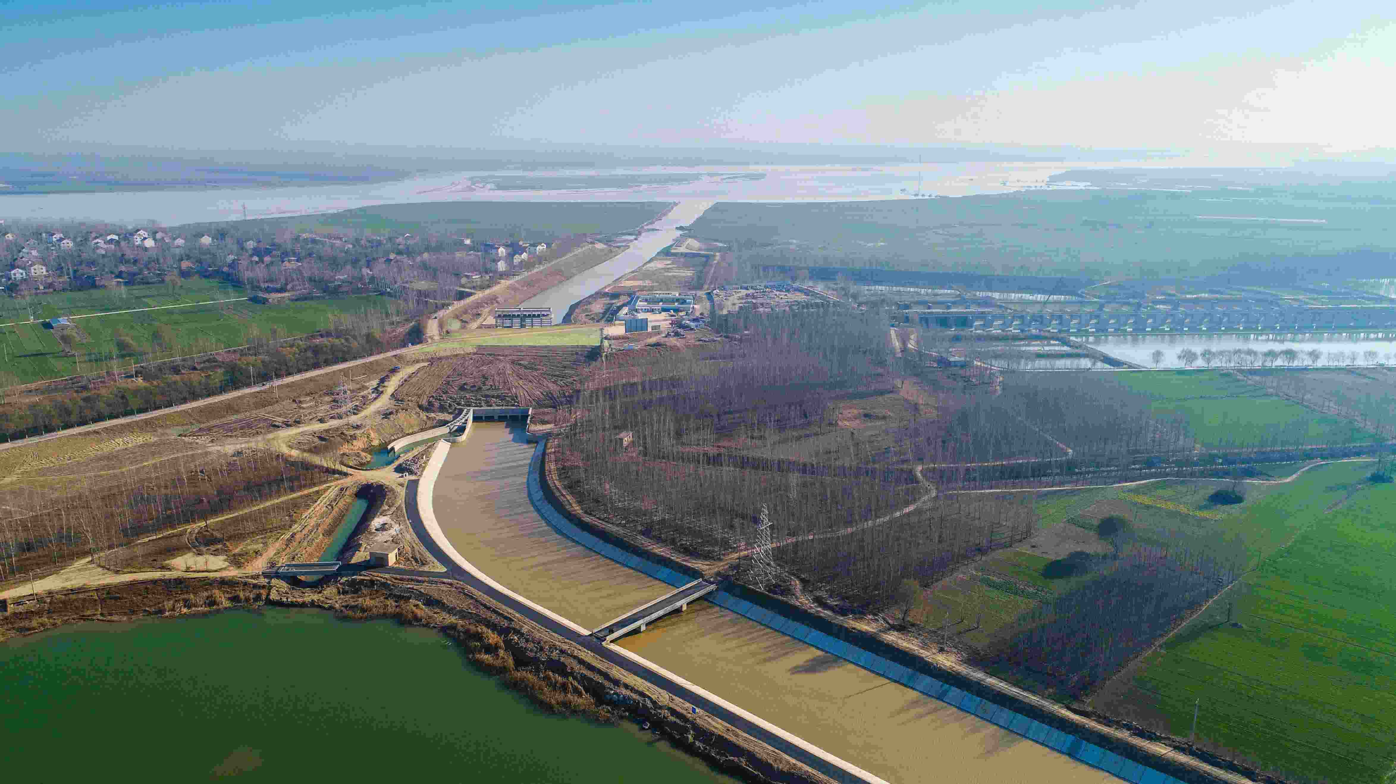 實施引黃入冀調(diào)水，助力華北地下水超采綜合治理和白洋淀生態(tài)環(huán)境修復(fù)。水利部水資源局供圖