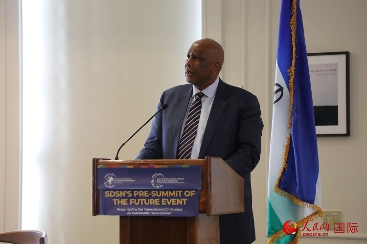 萊索托國(guó)王萊齊耶三世出席活動(dòng)并致辭。人民網(wǎng)記者 李志偉攝