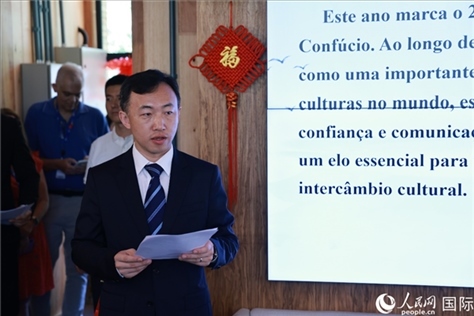 中國駐里約總領(lǐng)館副總領(lǐng)事王海濤在活動現(xiàn)場致辭。人民網(wǎng)記者 陳海琪攝