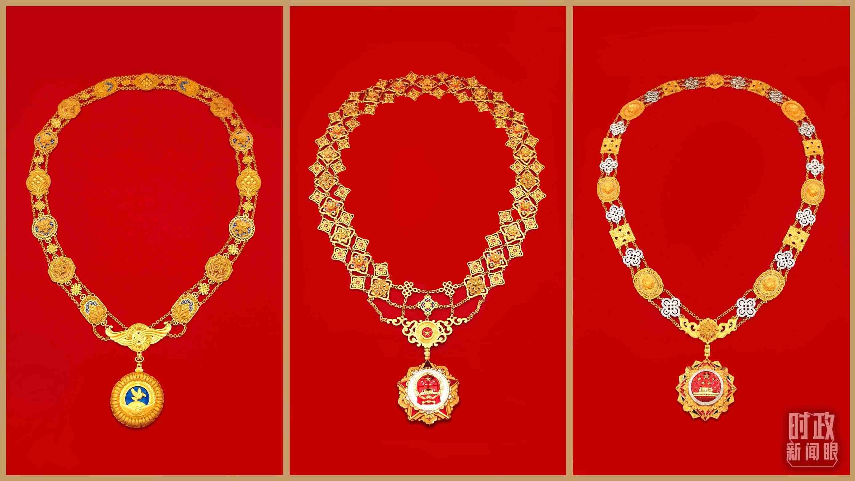 “共和國(guó)勛章”（中）、“友誼勛章”（左）和國(guó)家榮譽(yù)稱(chēng)號(hào)獎(jiǎng)?wù)拢ㄓ遥?。（總臺(tái)央視記者郭鴻、鄂介甫拍攝）