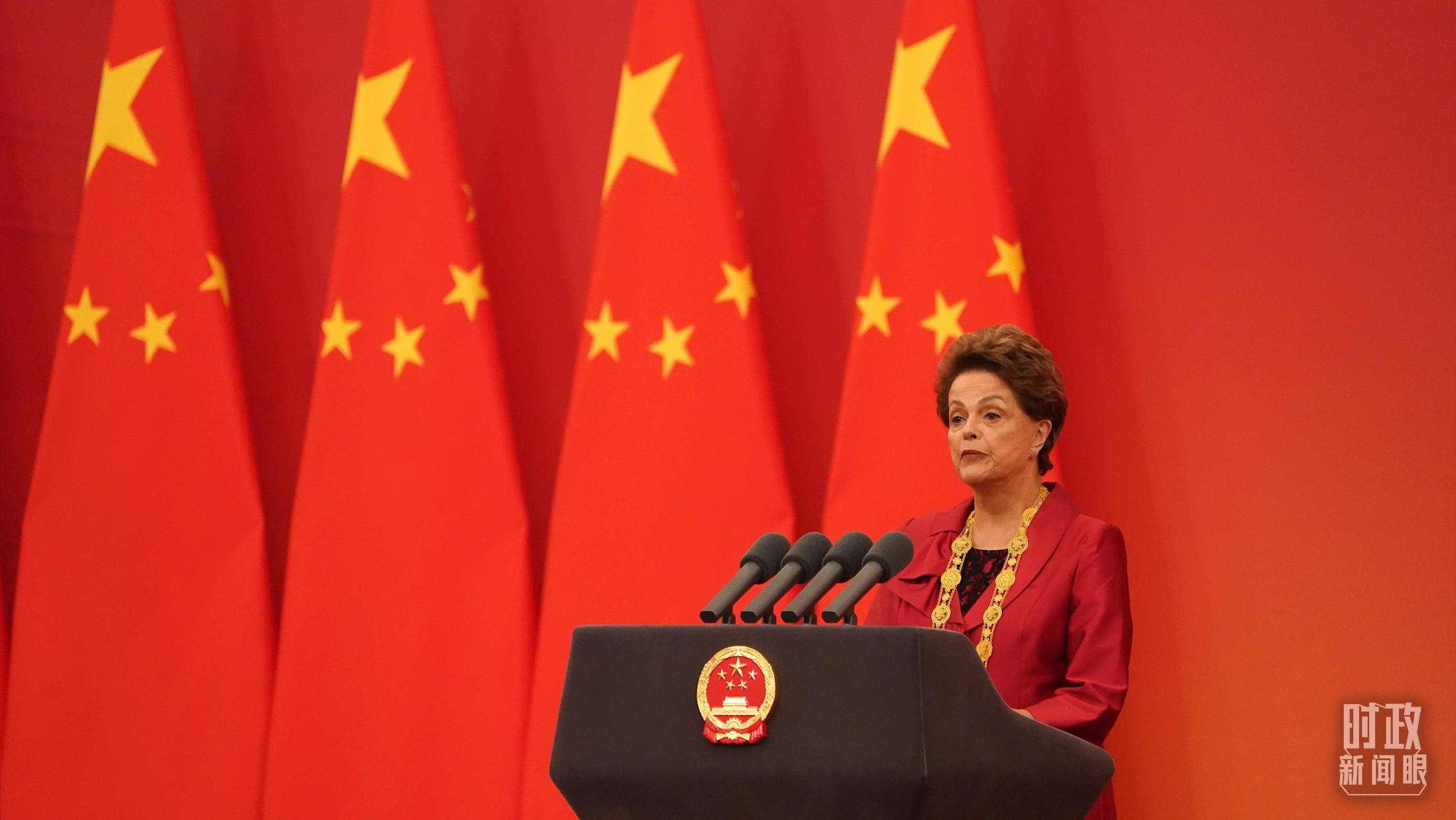 “友誼勛章”獲得者迪爾瑪·羅塞芙在頒授儀式上發(fā)言。（總臺(tái)記者李晉拍攝）