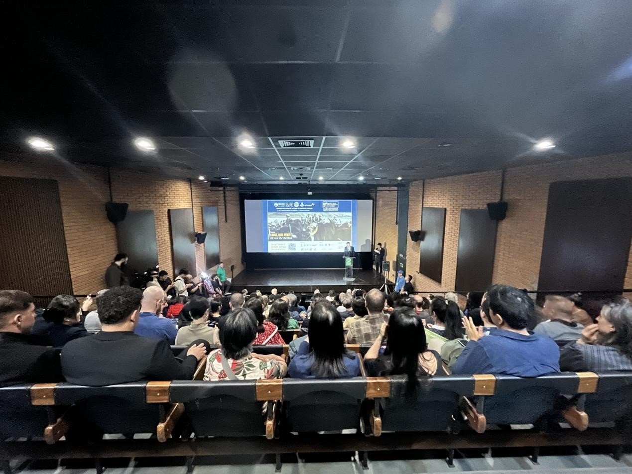 當(dāng)?shù)貢r(shí)間10月3日晚，由巴西圣保羅州立大學(xué)孔子學(xué)院舉辦的第九屆圣保羅中國電影展在圣保羅文化中心拉開帷幕。巴西圣保羅州立大學(xué)孔子學(xué)院供圖