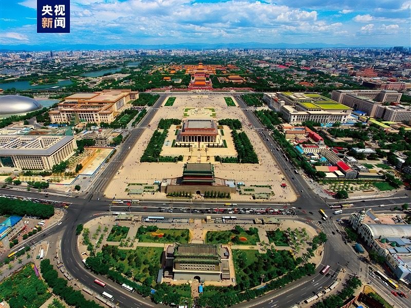 △全長(zhǎng)7.8公里的北京中軸線上，分布有鐘鼓樓、景山、故宮等15處遺產(chǎn)構(gòu)成要素。