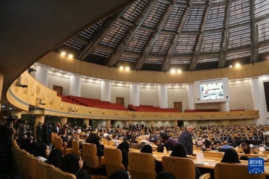 這是10月7日在伊朗首都德黑蘭拍攝的第七屆聲援巴勒斯坦兒童和青少年國際會議現(xiàn)場。新華社記者 沙達提 攝