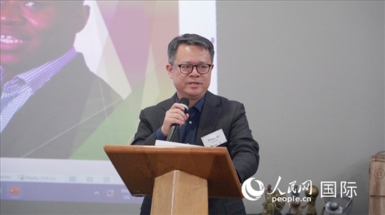 中國駐南非使館經(jīng)商處參贊邱忠義發(fā)言。 人民網(wǎng) 張茜攝