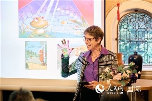 英國筷子俱樂部“接觸中國”項目聯(lián)合負(fù)責(zé)人童海珍致辭 楊浩鵬攝