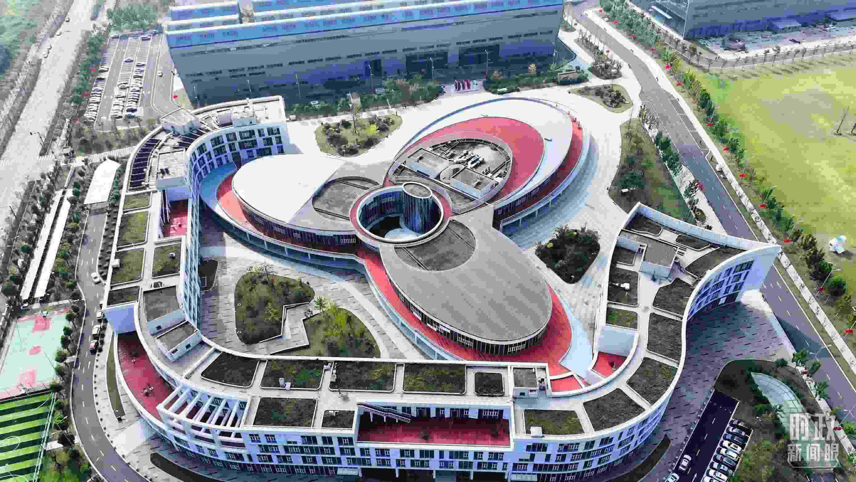 △位于合肥未來(lái)大科學(xué)城的聚變堆主機(jī)關(guān)鍵系統(tǒng)綜合研究設(shè)施園區(qū)。（總臺(tái)記者陳志猛拍攝）