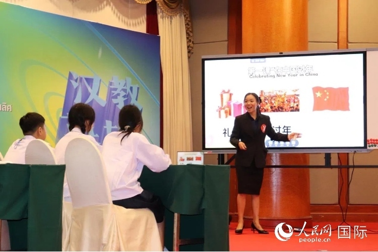 泰國本土中文教師參賽者現(xiàn)場授課。人民網(wǎng)實習(xí)生 姚欣可攝
