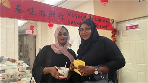 陜西涼皮+清真肉夾饃受到乍得友人歡迎。主辦方供圖