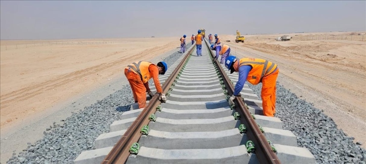 阿提哈德鐵路二期A標(biāo)項目施工中。中建中東供圖