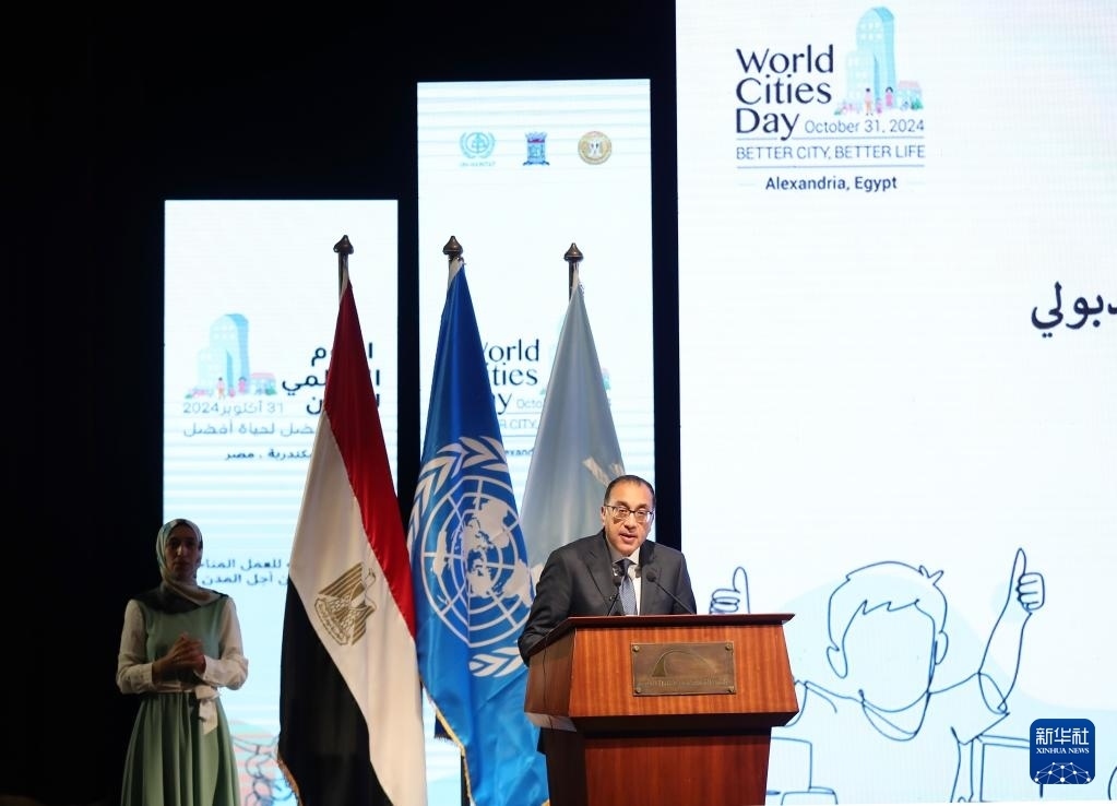 10月31日，在埃及亞歷山大，埃及總理馬德布利在活動(dòng)上致辭。新華社記者 王東震 攝