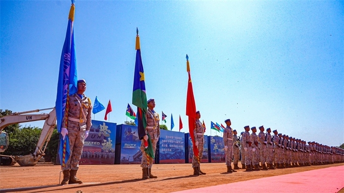 授勛官兵莊嚴(yán)列隊(duì)。王軍杰攝