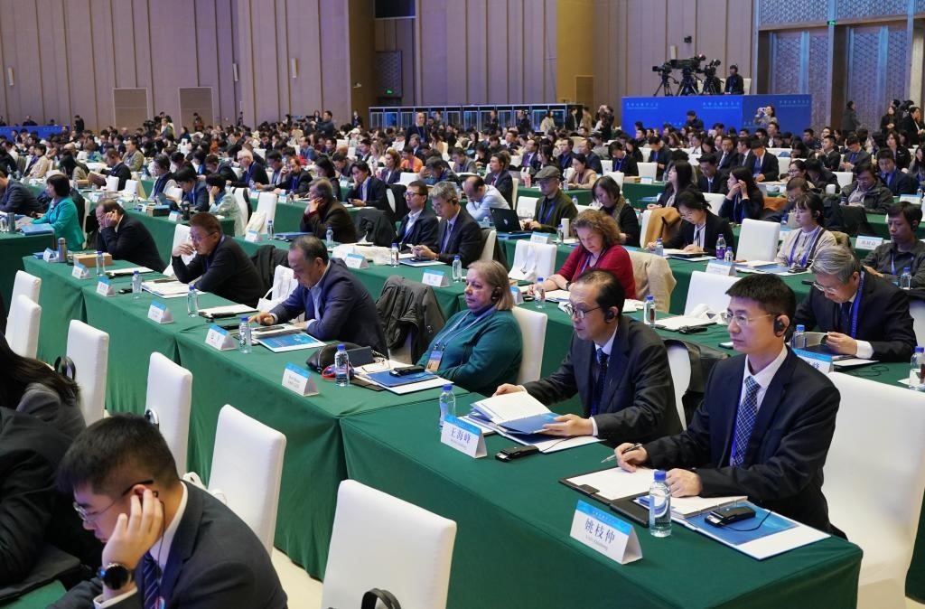 11月7日，中外嘉賓在首屆世界古典學(xué)大會開幕式現(xiàn)場聽會。新華社記者 張晨霖 攝