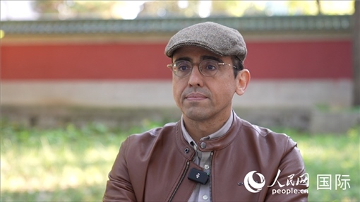 巴西漢學(xué)家喬治·西內(nèi)迪諾（中文名“沈友友”）。人民網(wǎng)記者 劉寧攝