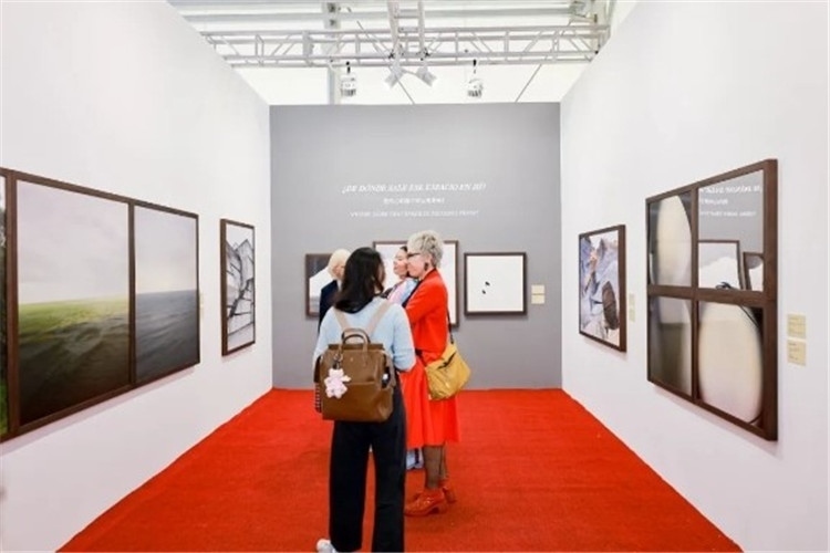 “我內(nèi)心的那個空從哪里來？從波濤、云朵和勇氣”西岸藝博會展覽現(xiàn)場 圖片由主辦方提供